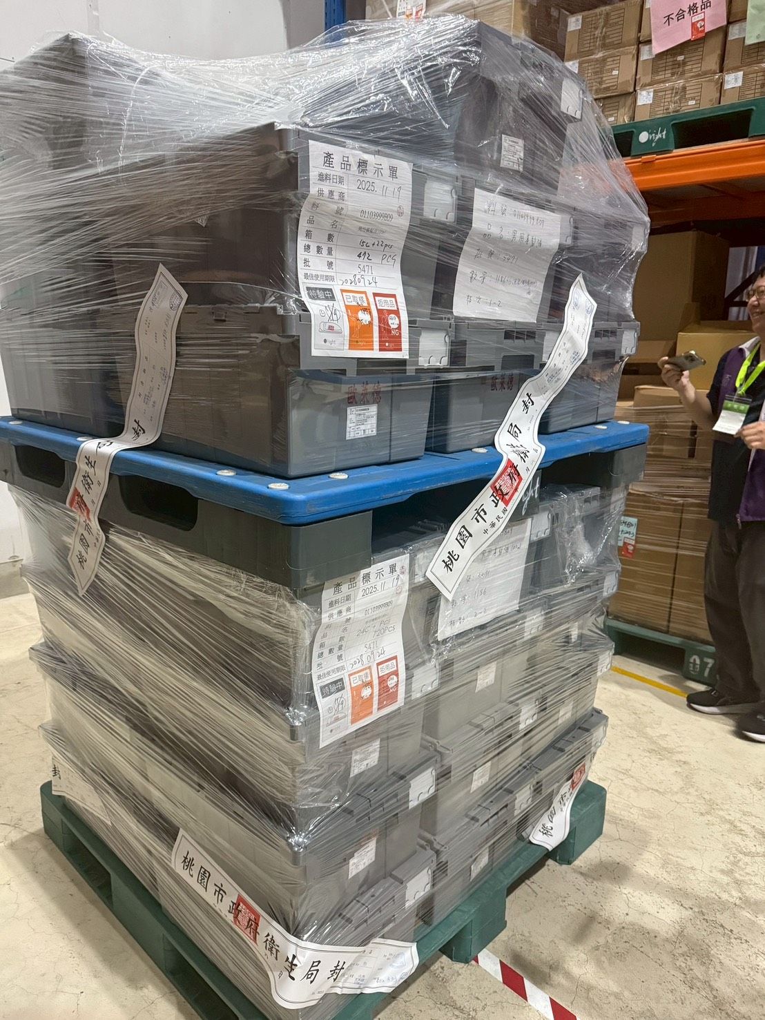 ▲今日桃園衛生局逐箱逐瓶查核盤點，確認全數在庫，一瓶未流出。
