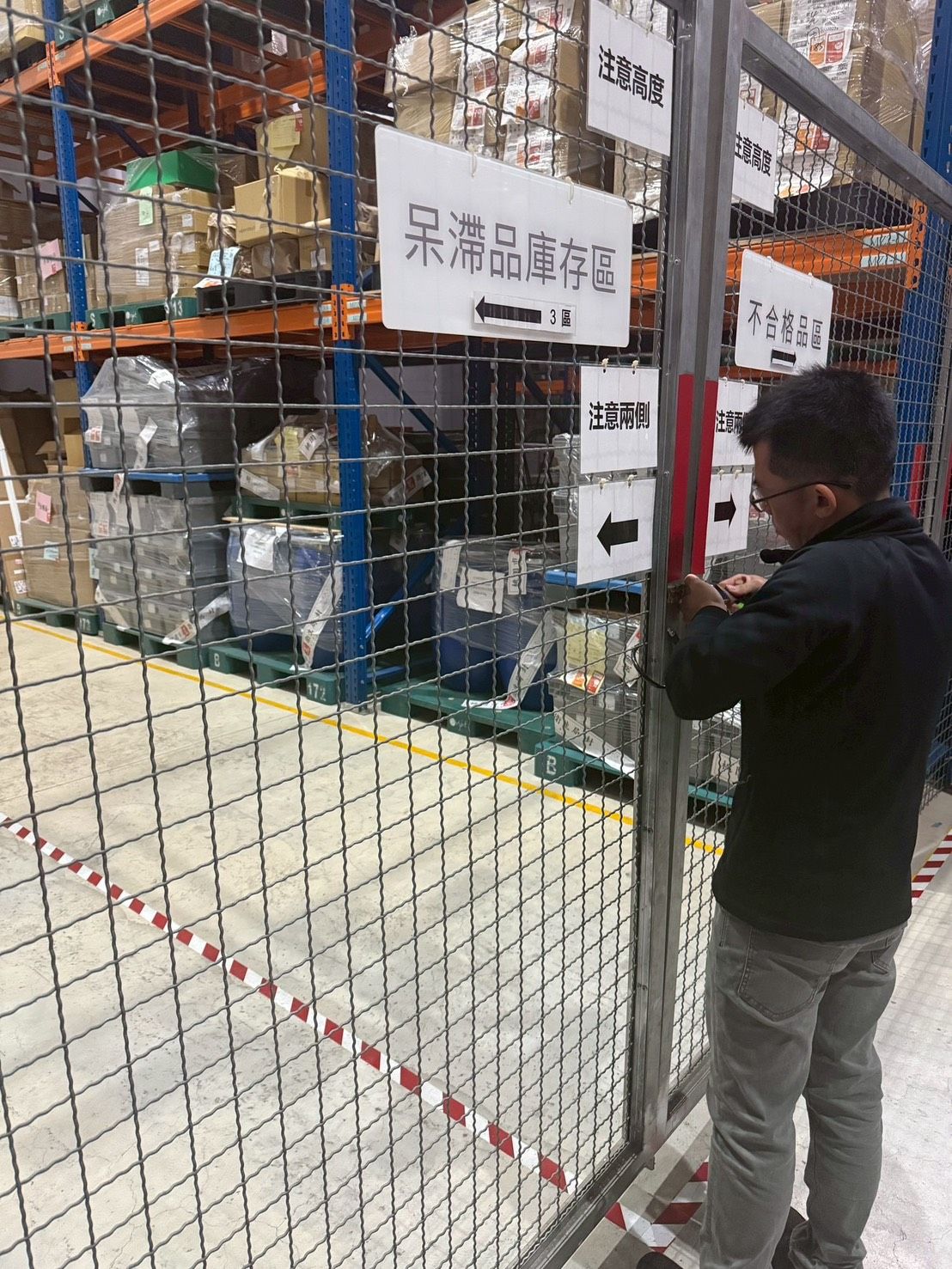 ▲今日桃園衛生局逐箱逐瓶查核盤點，確認全數在庫，一瓶未流出。